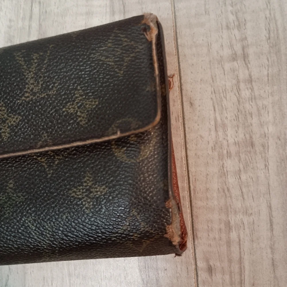Authentic Louis Vuitton Monogram Canvas Porte Tresor International Wallet